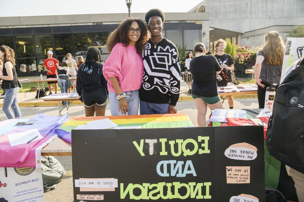 The 股本 和 包容 Office at the Involvement Fair.